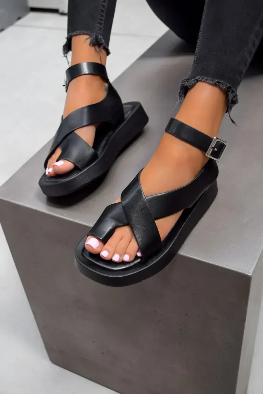 Calvienne | elegant casual sandals