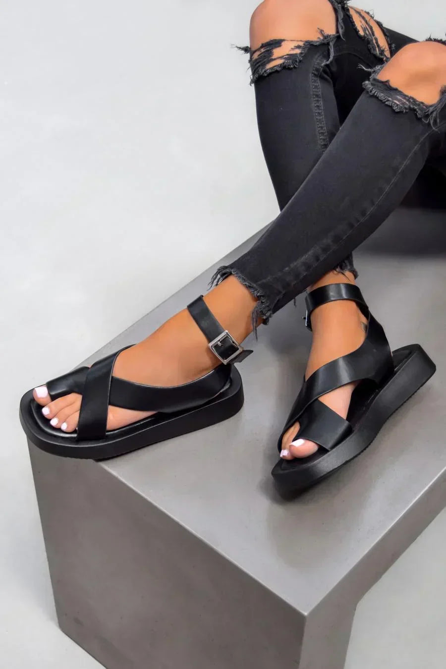 Calvienne | elegant casual sandals