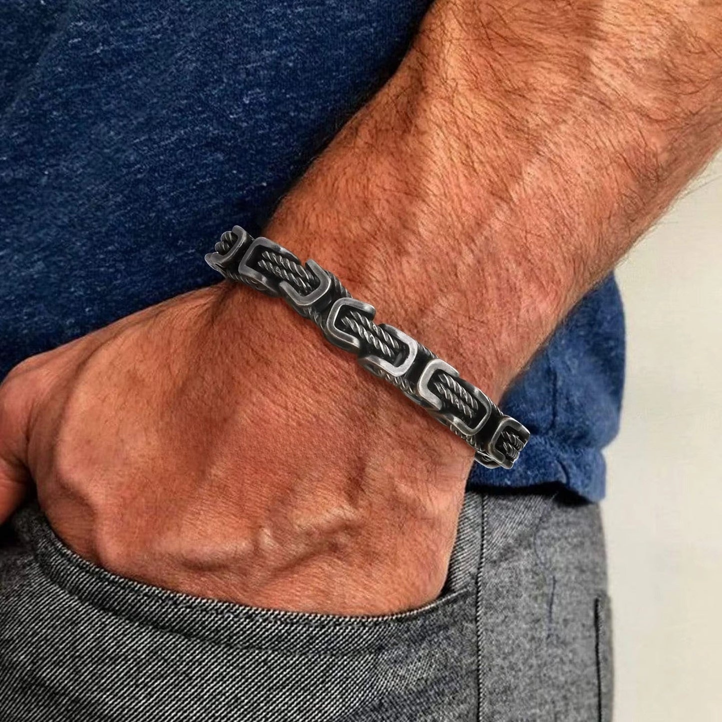 Glinn - Rogue Forged Chain Cuff